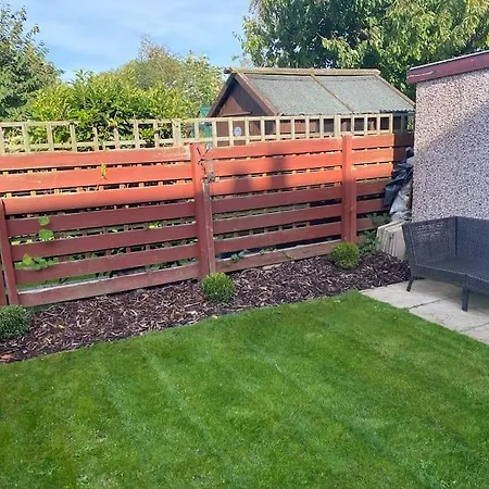 Lovely Semi-Beach 2X Pubs -5 Min Walk-Pets Welcome-Parking-Garden Scalby  Exterior photo