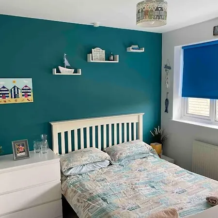 Lovely Semi-Beach 2X Pubs -5 Min Walk-Pets Welcome-Parking-Garden Scalby  Exterior photo