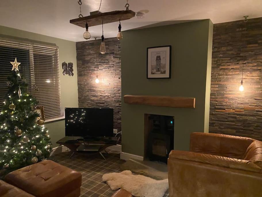 Lovely Semi-beach 2x Pubs -5 Min Walk-pets Welcome-parking-garden Holiday home *
