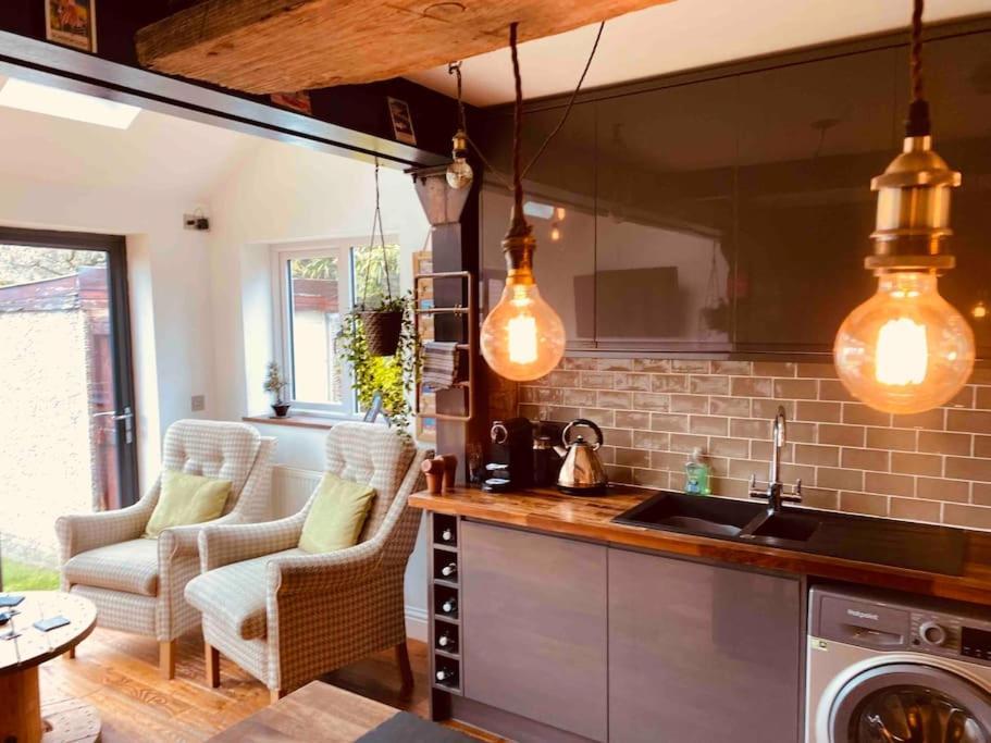 Lovely Semi-beach 2x Pubs -5 Min Walk-pets Welcome-parking-garden Holiday home