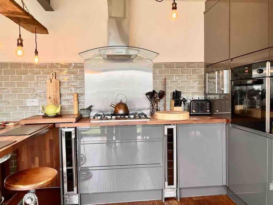 Lovely Semi-beach 2x Pubs -5 Min Walk-pets Welcome-parking-garden