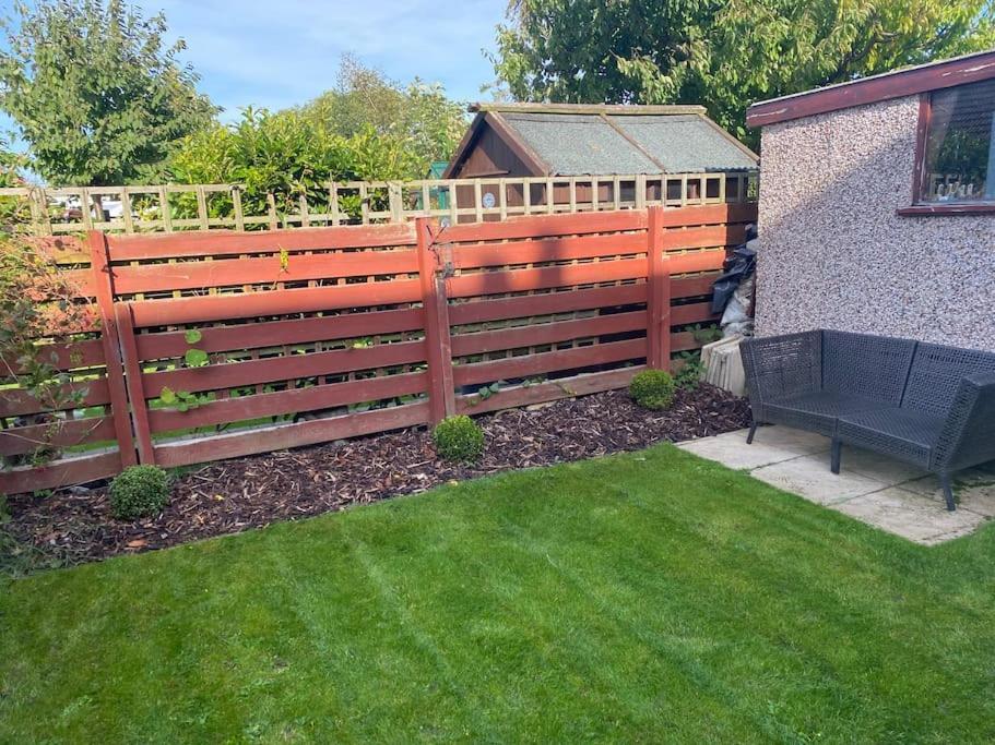 Lovely Semi-beach 2x Pubs -5 Min Walk-pets Welcome-parking-garden Holiday home